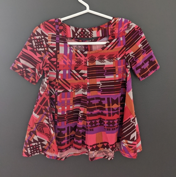 Old Navy light flowy patterned top - Picture 2 of 3